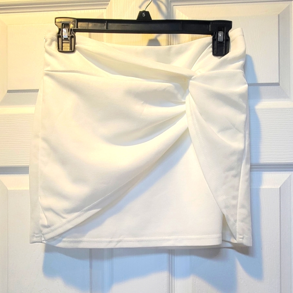Dressy white skirt from Shein, juniors size small, beautiful material, worn once
